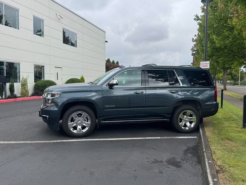 Used 2019 Chevrolet Tahoe Premier AWD/4WD image 3