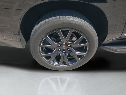 Used 2024 GMC Yukon XL Denali w/ Advanced Technology Package image 3