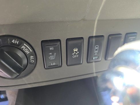 Used 2016 Nissan Frontier SV w/ SV Value Truck Package AWD/4WD image 23