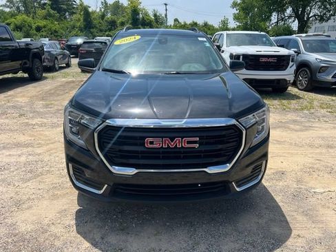 Used 2024 GMC Terrain SLE w/ Driver Convenience Package AWD/4WD image 2