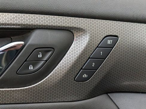 Used 2023 Chevrolet Traverse Premier image 27