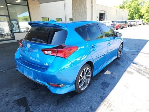 Used 2018 Toyota Corolla iM w/ Carpet Mat Package (TMS) FWD image 4