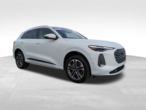 Certified 2025 Audi Q5 Premium Plus w/ Premium Plus image 1