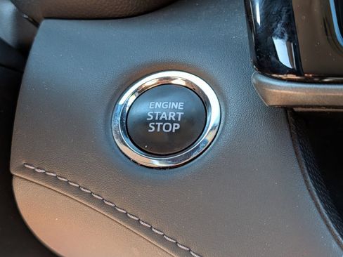 Used 2023 Toyota Highlander LE FWD image 7