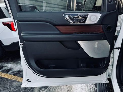 Used 2022 Lincoln Navigator Reserve image 14