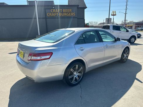Used 2011 Toyota Camry LE image 3