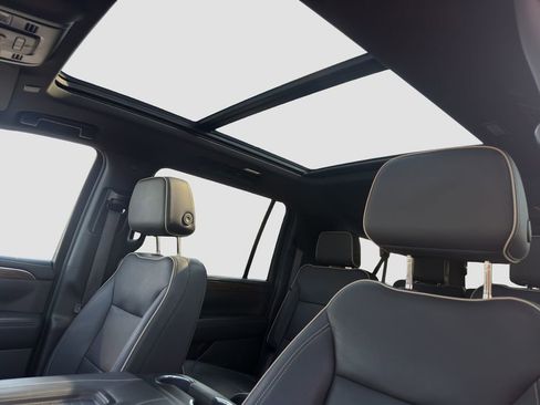 Used 2023 Chevrolet Suburban Premier image 24