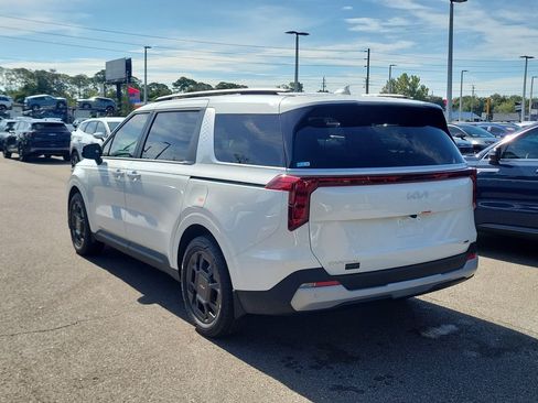 New 2026 Kia Carnival EX FWD image 4