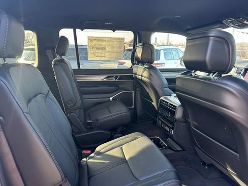 New 2025 Jeep Wagoneer L Series II w/ Convenience Group I AWD/4WD image 4