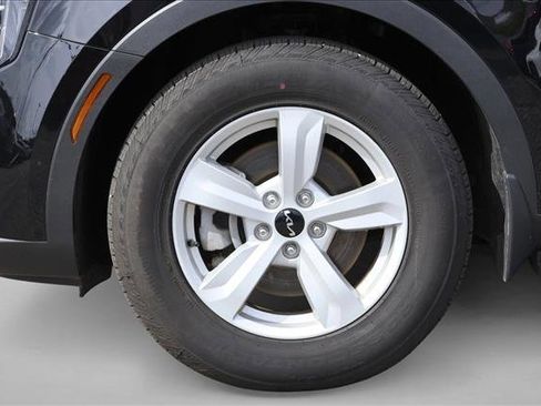 Used 2025 Kia Sorento LX FWD image 9