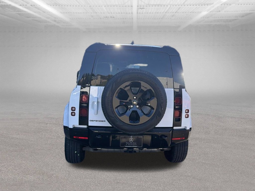 Used 2024 Land Rover Defender 110 X-Dynamic SE AWD/4WD image 4