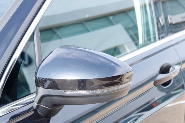 Used 2024 Volkswagen Tiguan SE w/ Panoramic Sunroof Package AWD/4WD image 13