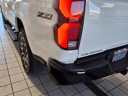 Used 2026 Chevrolet Colorado Z71 w/ Technology Package AWD/4WD image 17