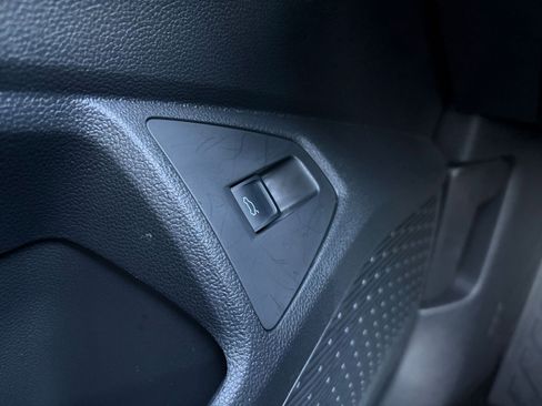 Used 2025 Volkswagen Jetta SE image 17