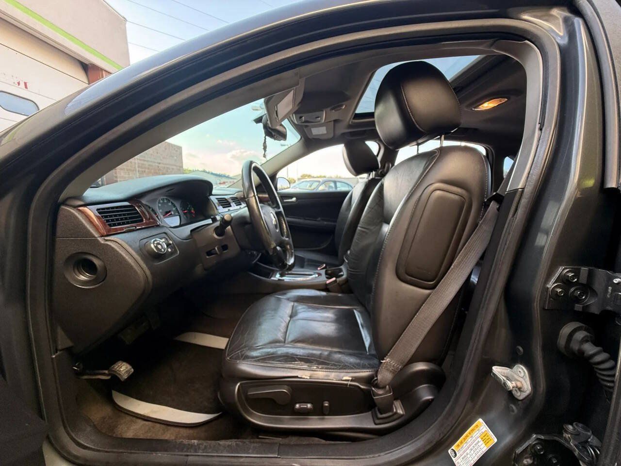 Used 2010 Chevrolet Impala LTZ FWD image 16