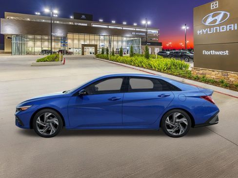 Certified 2025 Hyundai Elantra Sport FWD image 3