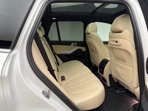 Used 2022 BMW X5 xDrive40i w/ Parking Assistance Package image 6