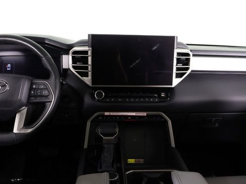 Used 2025 Toyota Tundra Limited AWD/4WD image 38