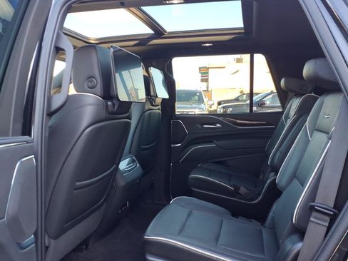 Used 2023 Cadillac Escalade Premium Luxury AWD/4WD image 15