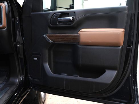 Used 2022 Chevrolet Silverado 2500 High Country w/ Z71 Off-Road Package image 11