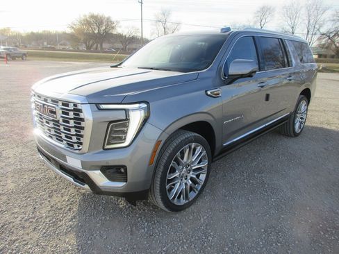 New 2026 GMC Yukon XL Denali w/ Denali Reserve Package image 9