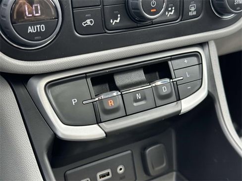 Used 2023 GMC Terrain SLE w/ Driver Convenience Package image 20