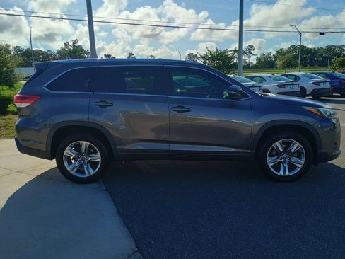Used 2017 Toyota Highlander Limited FWD image 4