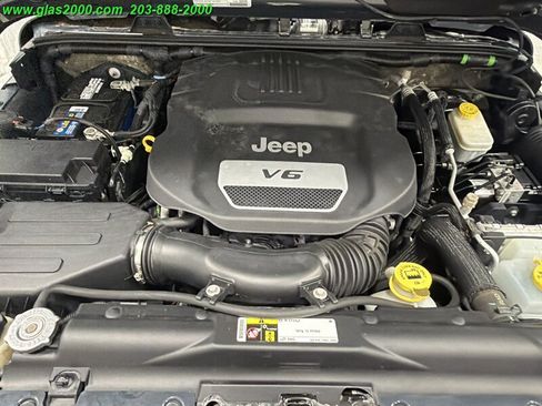 Used 2016 Jeep Wrangler Unlimited Sahara w/ Connectivity Group AWD/4WD image 12