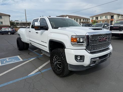 Used 2019 GMC Sierra 3500 Denali w/ Duramax Plus Package image 3