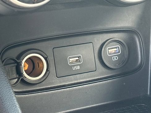 Used 2020 Hyundai Venue SEL FWD image 22