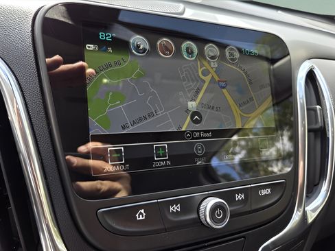 Used 2018 Chevrolet Equinox Premier FWD image 19