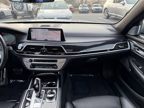 Used 2022 BMW 750i xDrive w/ Executive Package image 35