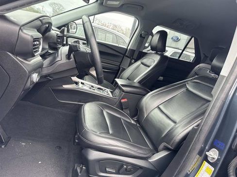 Used 2022 Ford Explorer XLT w/ Equipment Group 202A image 28
