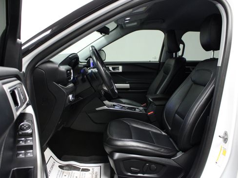Used 2020 Ford Explorer XLT w/ Equipment Group 202A AWD/4WD image 12