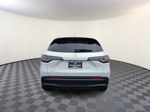 Used 2025 Honda HR-V LX image 6