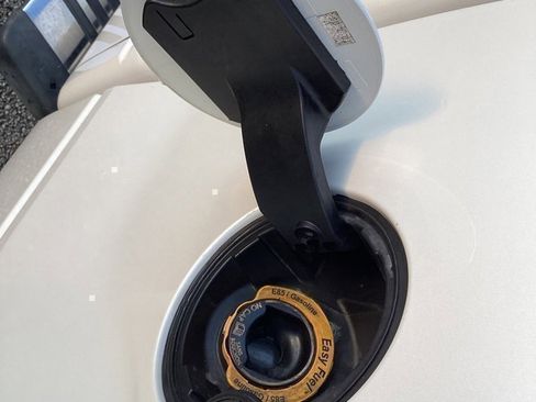 Used 2010 Ford F150 Lariat image 14