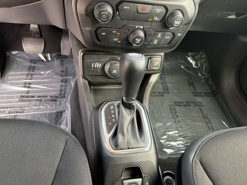 Used 2023 Jeep Renegade Latitude AWD/4WD image 24