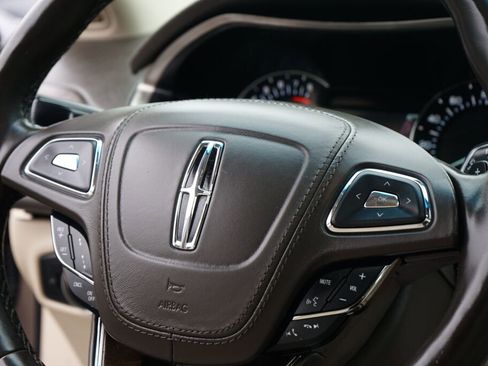 Used 2018 Lincoln MKZ Select w/ Technology Package image 19