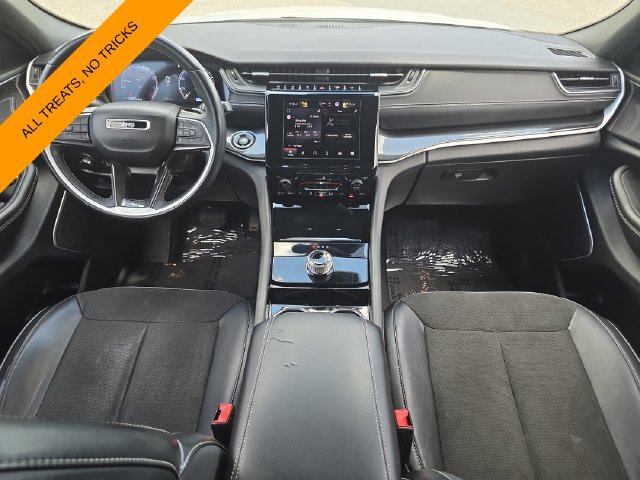 Used 2022 Jeep Grand Cherokee Altitude AWD/4WD image 9