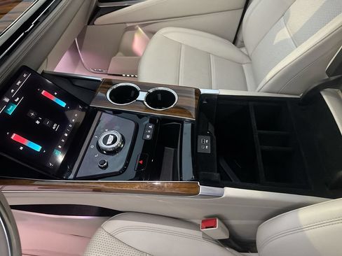 Used 2025 Cadillac Escalade Premium Luxury Platinum w/ LPO, Floor Liner Package AWD/4WD image 24