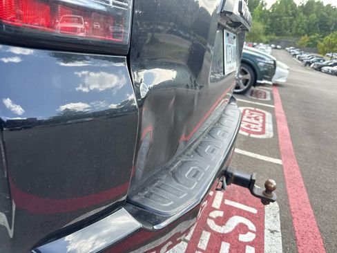 Used 2022 Toyota 4Runner SR5 Premium w/ Moonroof Package AWD/4WD image 6