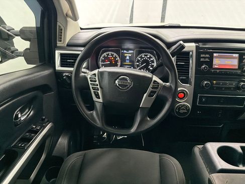 Used 2018 Nissan Titan SV image 24