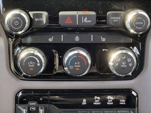 New 2026 RAM 1500 4x4 Crew Cab image 5