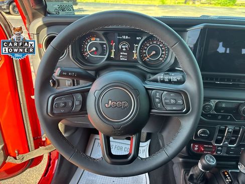 Used 2026 Jeep Wrangler Unlimited Rubicon AWD/4WD image 14