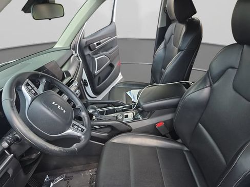 Used 2024 Kia Telluride LX FWD image 12