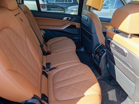 Used 2024 BMW X7 xDrive40i w/ Premium Package AWD/4WD image 34