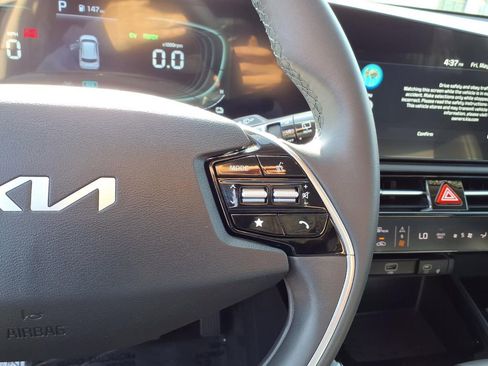 Certified 2024 Kia Niro EX FWD image 17