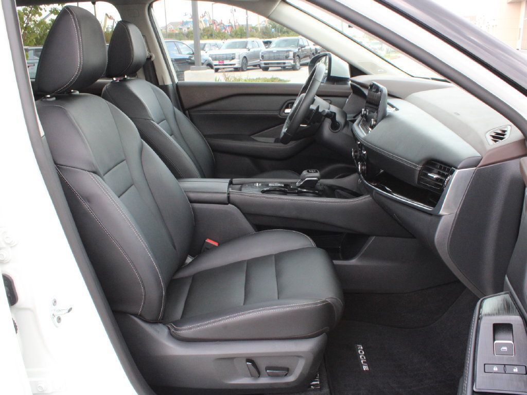 Used 2023 Nissan Rogue SL w/ SL Premium Package FWD image 17