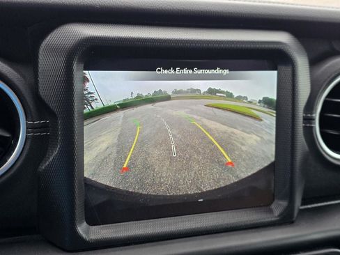 Used 2023 Jeep Wrangler Unlimited Sahara AWD/4WD image 16