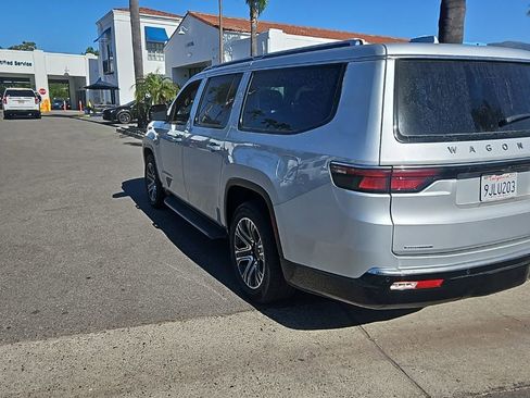 Used 2023 Jeep Wagoneer L Series II image 3